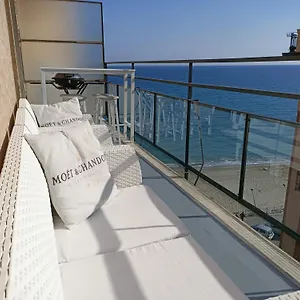 https://la-casa-di-noemi.hotelitalianriviera.com
